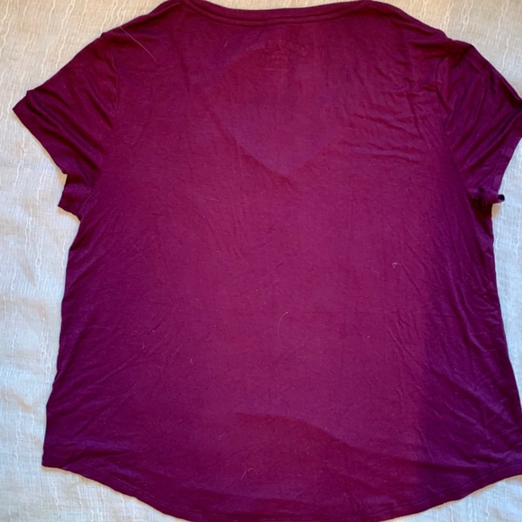 Seriously soft aero perfect V T-shirt - Picture 2 of 2